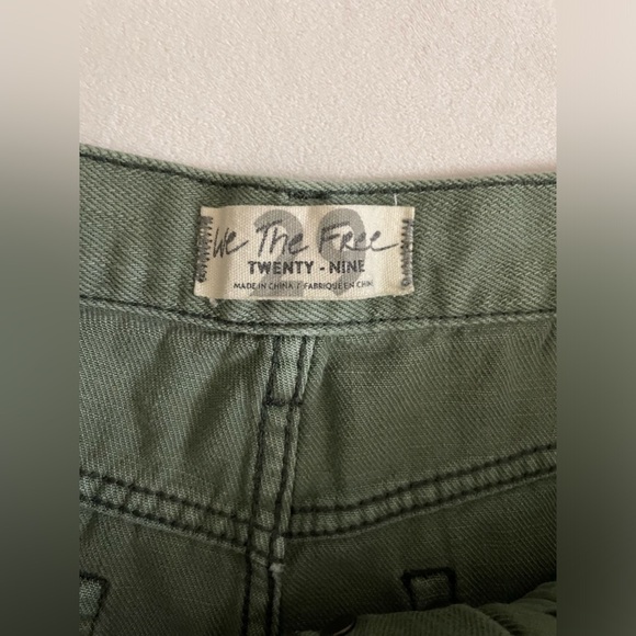 We The Free Sage Green Distressed Shorts Size 29 - Picture 7 of 12